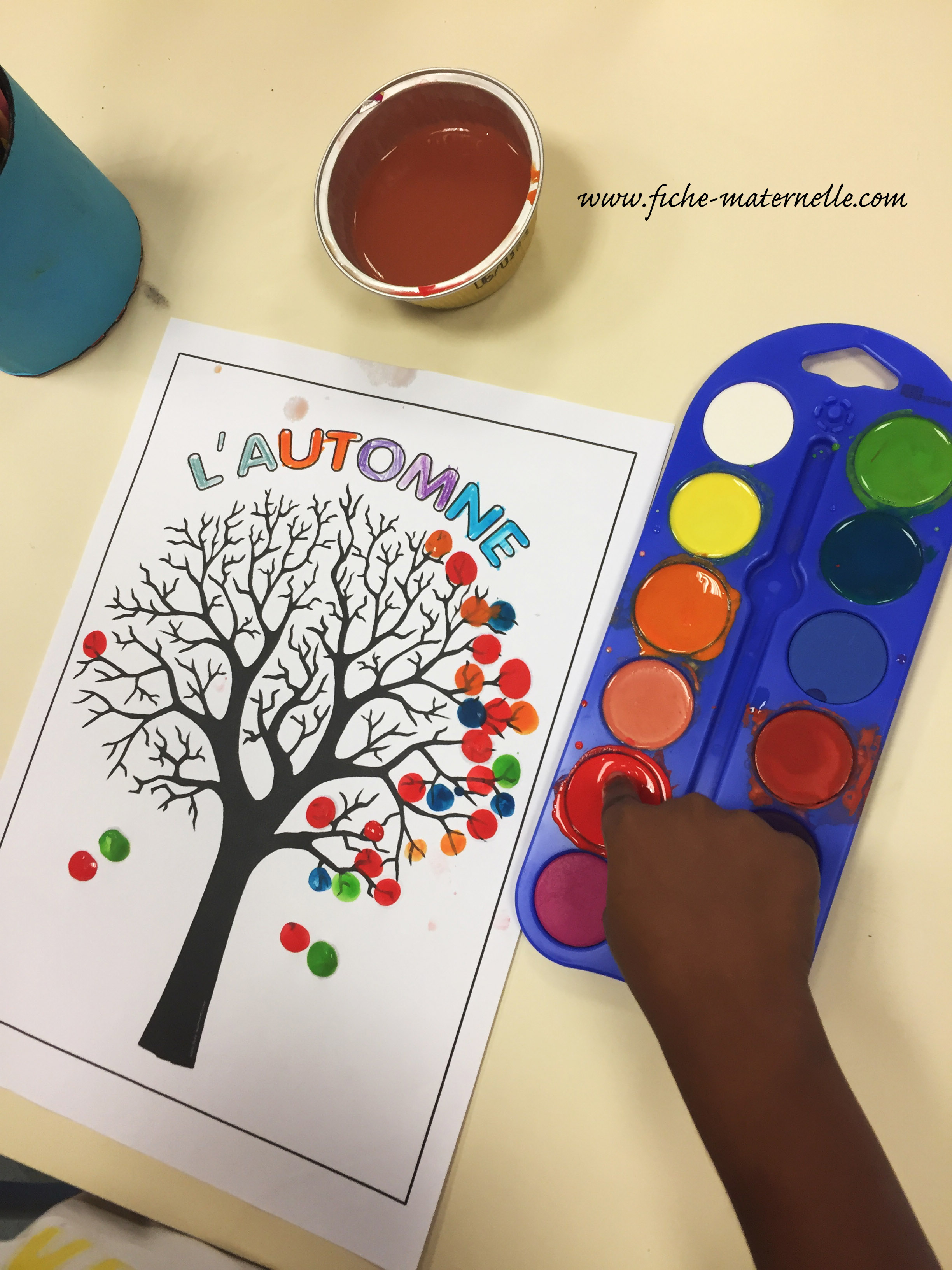 https://www.fiche-maternelle.com/peinture-aux-doigts-automne.jpg