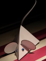 Une gentille souris en papier